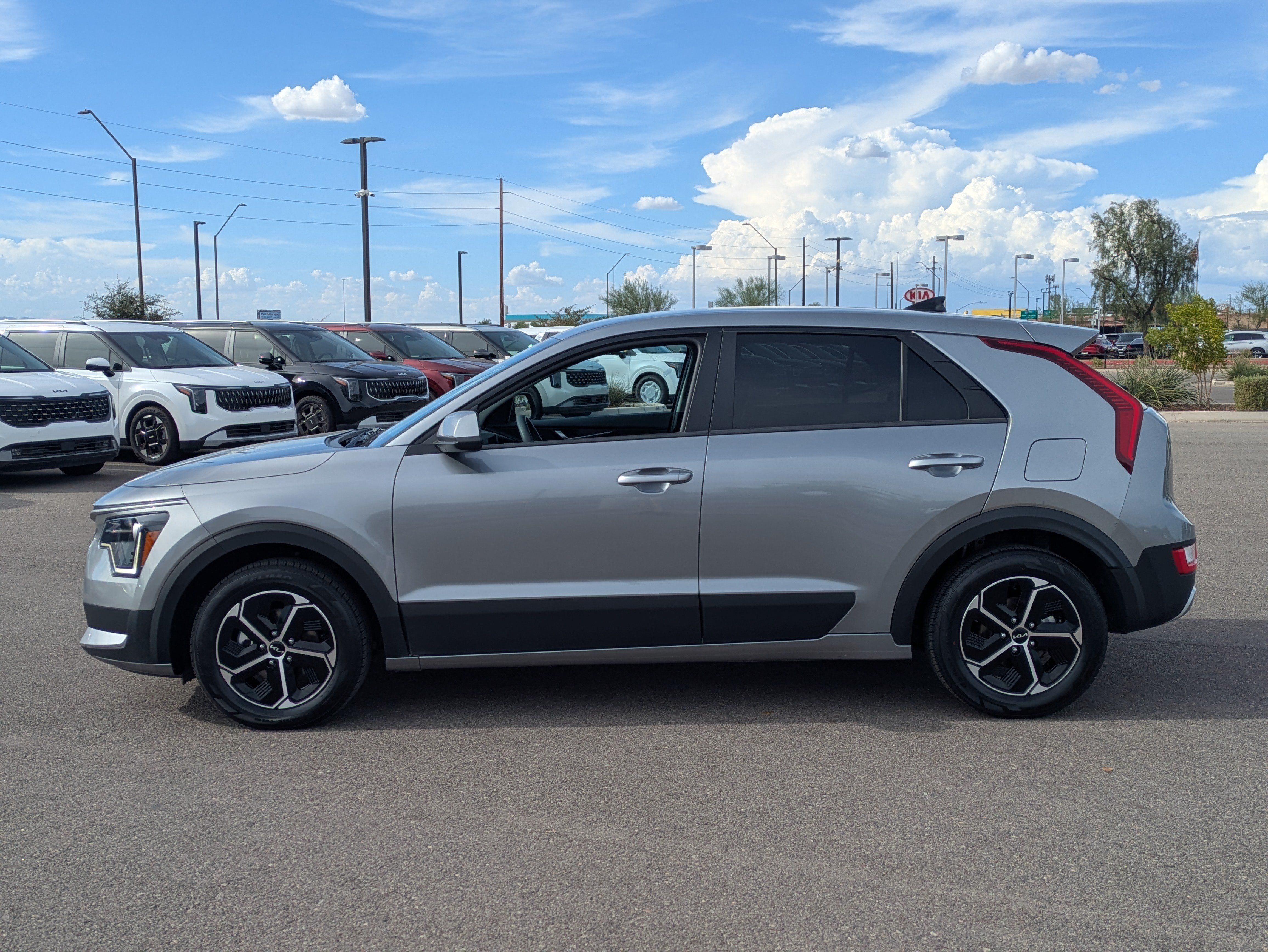 Certified 2025 Kia Niro LX FWD image 2