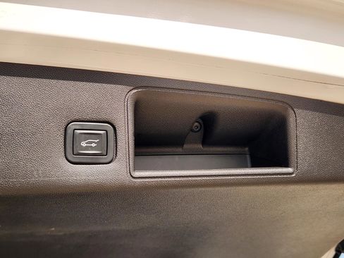 Used 2018 GMC Terrain Denali w/ Advanced Safety Package image 43