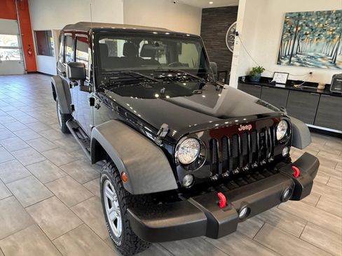 Used 2016 Jeep Wrangler Unlimited Sport w/ Connectivity Group AWD/4WD image 2