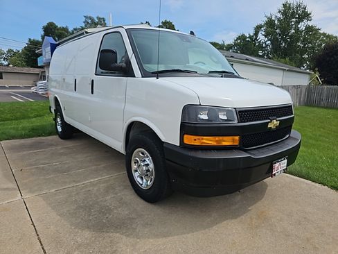 Used 2019 Chevrolet Express 2500 RWD image 4