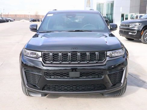 New 2026 Jeep Grand Cherokee Altitude image 9