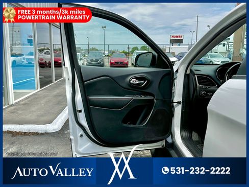 Used 2021 Jeep Cherokee Trailhawk image 11