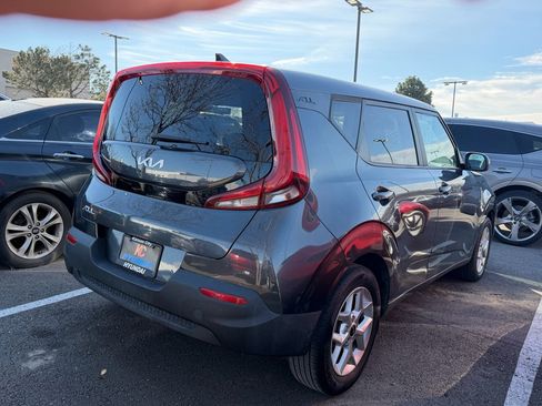 Used 2022 Kia Soul LX w/ Technology Package image 5