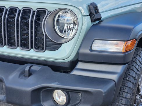 Used 2024 Jeep Wrangler Unlimited Sport AWD/4WD image 8