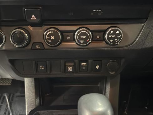 Used 2019 Toyota Tacoma SR image 19