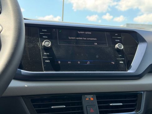 Certified 2023 Volkswagen Taos SE FWD image 15