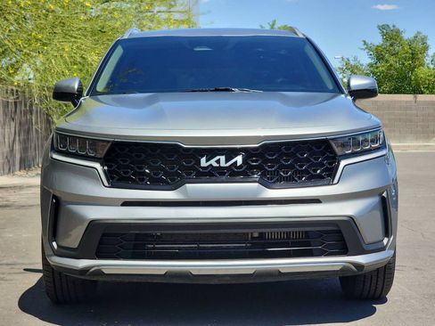 Used 2022 Kia Sorento S FWD image 3