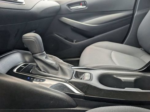 Used 2020 Toyota Corolla LE FWD image 17