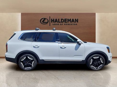 Used 2024 Kia Telluride EX w/ EX Captain's Chair Package AWD/4WD image 7
