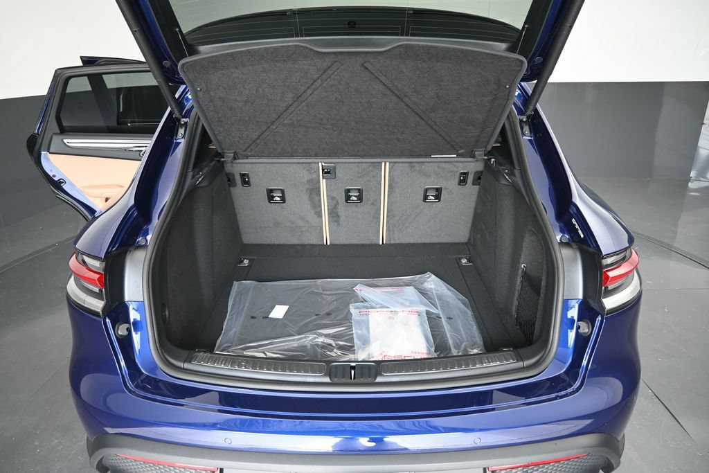 New 2026 Porsche Macan AWD/4WD image 24