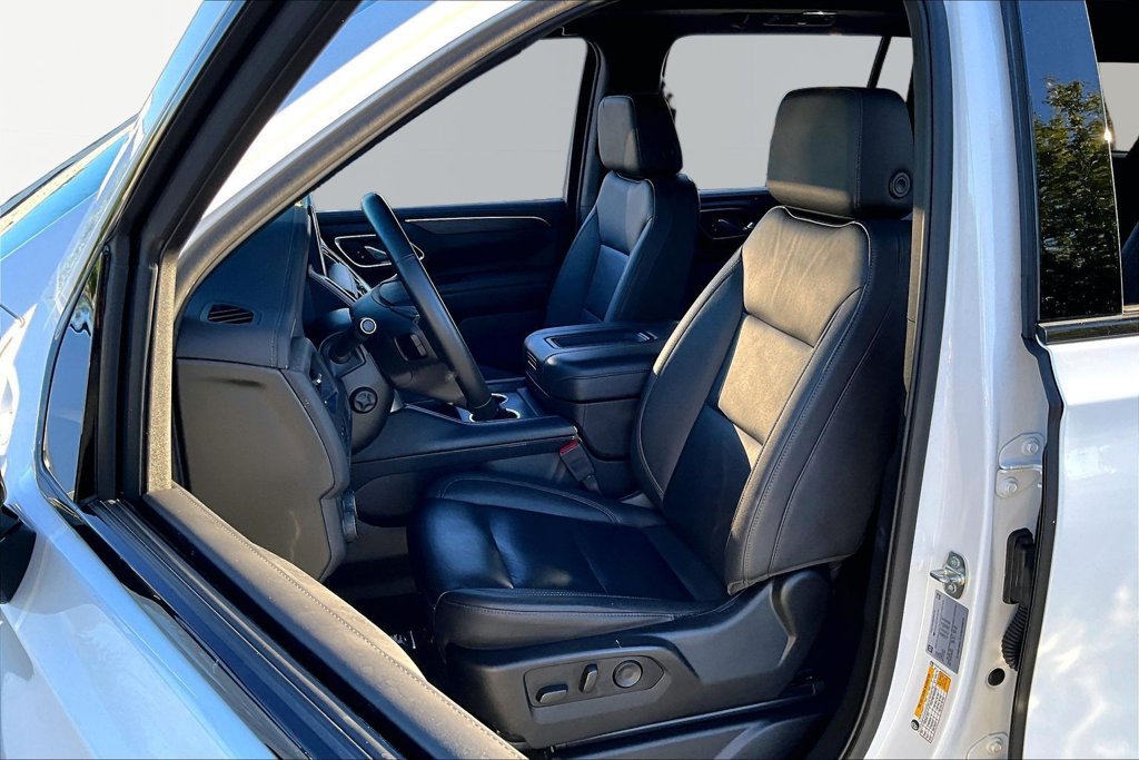 Used 2024 Chevrolet Suburban Z71 w/ Luxury Package AWD/4WD image 18