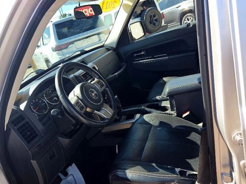 Used 2011 Jeep Liberty Limited Jet image 9