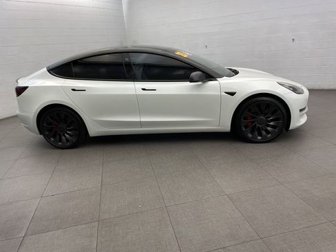 Used 2023 Tesla Model 3 Performance image 3