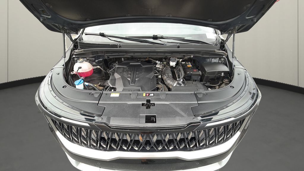 Used 2025 Kia Carnival FWD image 10
