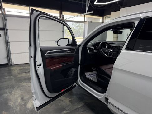 Used 2022 Volkswagen Atlas Cross Sport SEL Premium R-Line AWD/4WD image 8