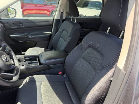 Used 2024 Nissan Pathfinder SV image 30