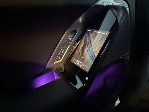 Used 2023 BMW 760i xDrive w/ Executive Package image 28