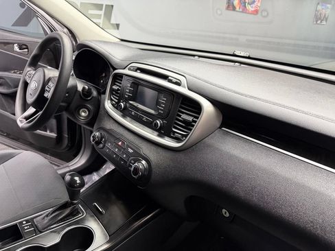 Used 2017 Kia Sorento AWD image 47