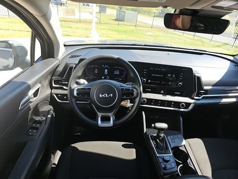 Used 2025 Kia Sportage LX FWD image 23