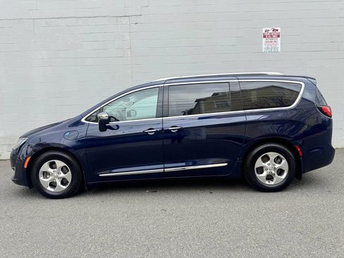 Used 2018 Chrysler Pacifica Limited w/ Advanced Safetytec Group image 6