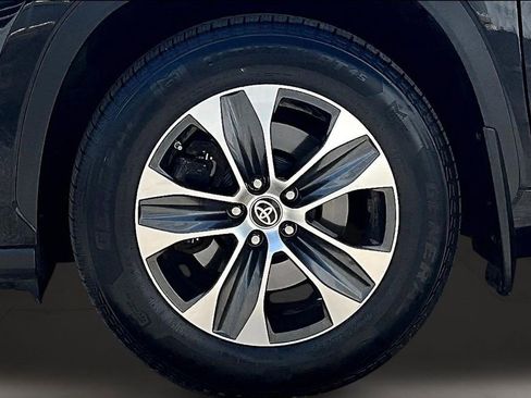 Used 2022 Toyota Highlander XLE AWD/4WD image 34