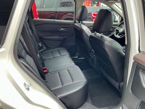 Used 2021 Nissan Rogue SV w/ Premium Package FWD image 21