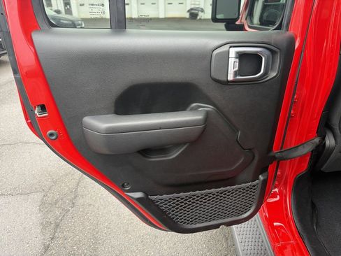 Used 2023 Jeep Wrangler Unlimited Rubicon 4xe w/ Cold Weather Group AWD/4WD image 13