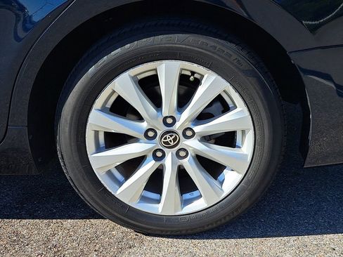 Used 2020 Toyota Camry LE image 5