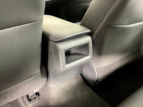 Used 2018 Toyota Camry LE w/ Convenience Package FWD image 10