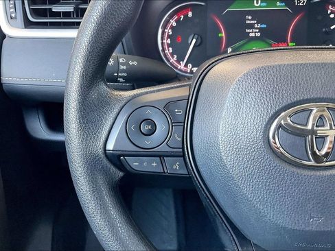 Used 2025 Toyota RAV4 XLE FWD image 18