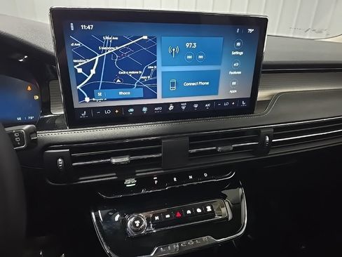 Used 2024 Lincoln Corsair AWD image 29
