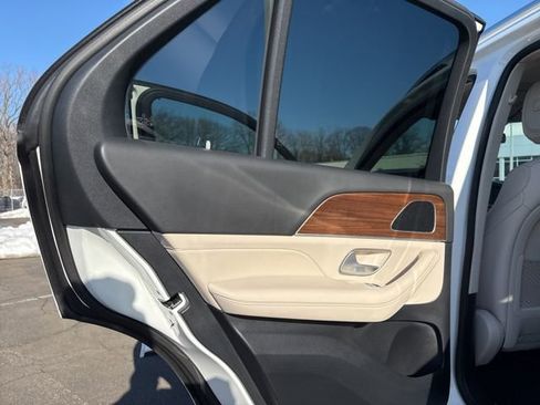 Used 2025 Mercedes-Benz GLE 350 4MATIC image 35