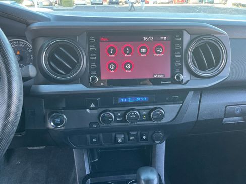 Certified 2022 Toyota Tacoma TRD Off-Road image 12