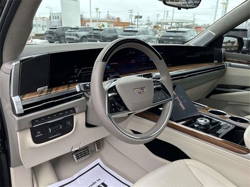 Certified 2025 Cadillac Escalade Sport Platinum w/ LPO, Floor Liner Package image 18