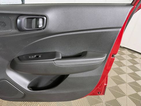 Certified 2025 Hyundai Venue Limited FWD image 20