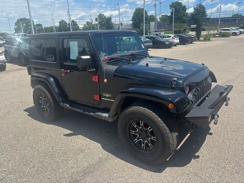 Used 2015 Jeep Wrangler Sahara AWD/4WD image 5