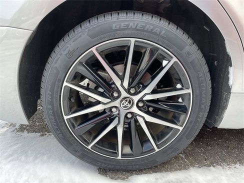 Used 2022 Toyota Camry SE image 9