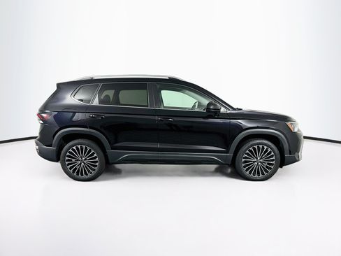 Used 2025 Volkswagen Taos SE FWD image 10