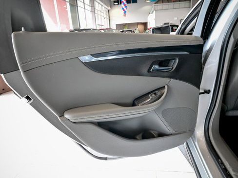 Used 2019 Chevrolet Impala LT FWD image 19