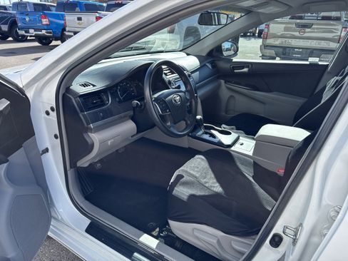 Used 2013 Toyota Camry LE image 2