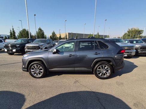 Used 2019 Toyota RAV4 XLE Premium w/ Cold Weather Package AWD/4WD image 7
