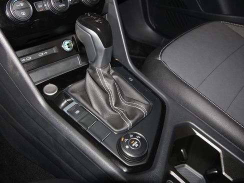 Used 2024 Volkswagen Taos SE image 16