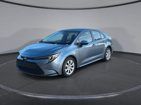 Used 2025 Toyota Corolla LE FWD image 4