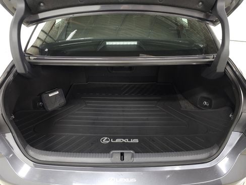 Used 2025 Lexus ES 300h Ultra Luxury image 8