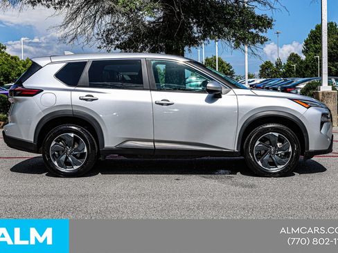 Used 2024 Nissan Rogue SV AWD/4WD image 10