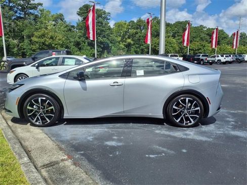 New 2025 Toyota Prius XSE image 3