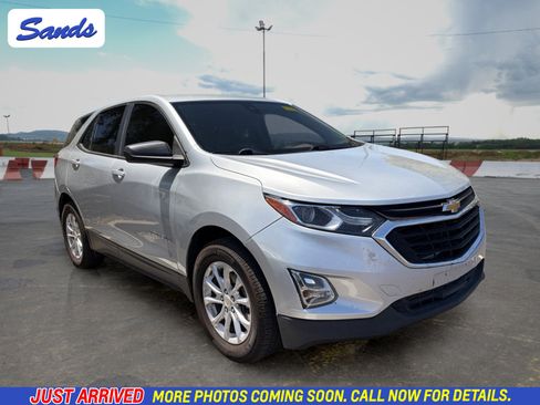 Used 2021 Chevrolet Equinox LS w/ LS Convenience Package FWD image 1