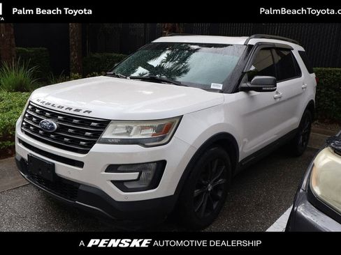 Used 2017 Ford Explorer XLT w/ Equipment Group 202A FWD image 1