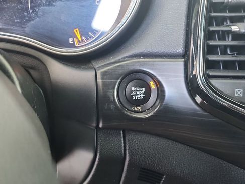 Used 2019 Jeep Grand Cherokee Altitude image 17