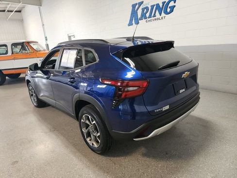 Used 2024 Chevrolet Trax LT FWD image 3